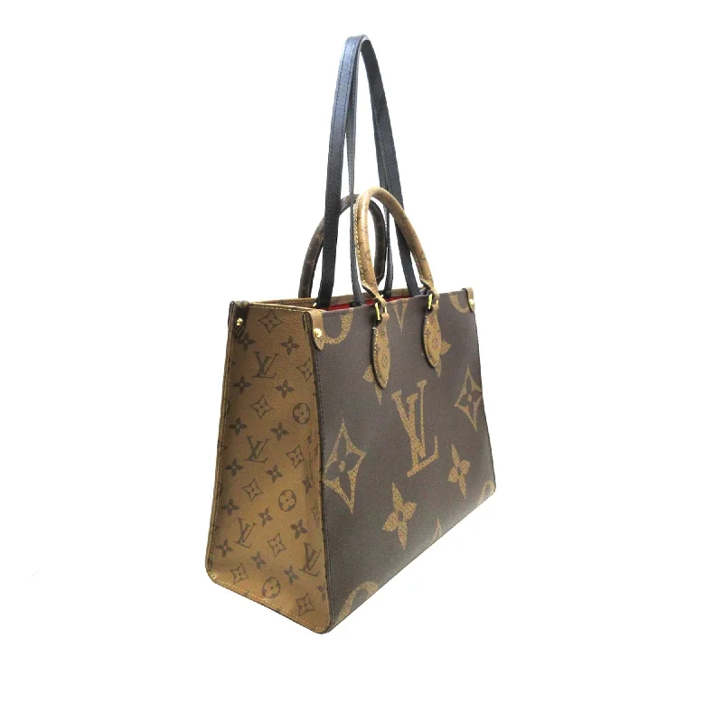 Ladies Louis Vuitton Petite Malle bags with a star - shaped charm for cutenessLouis Vuitton Monogram Reverse Giant Onthego MM (SHG-No7vht)