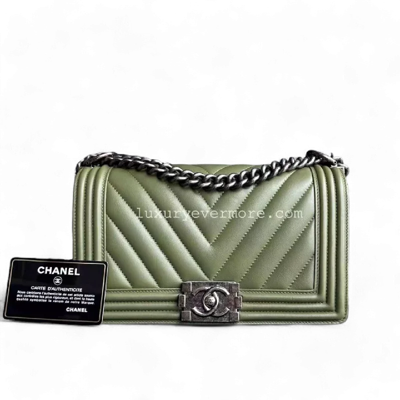 Chanel Boy Medium - 25CM Calfskin Chevron Green Ruthenium Silver Hardware Series 20