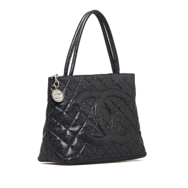 Chanel Caviar Medallion Tote (coQ4k7)